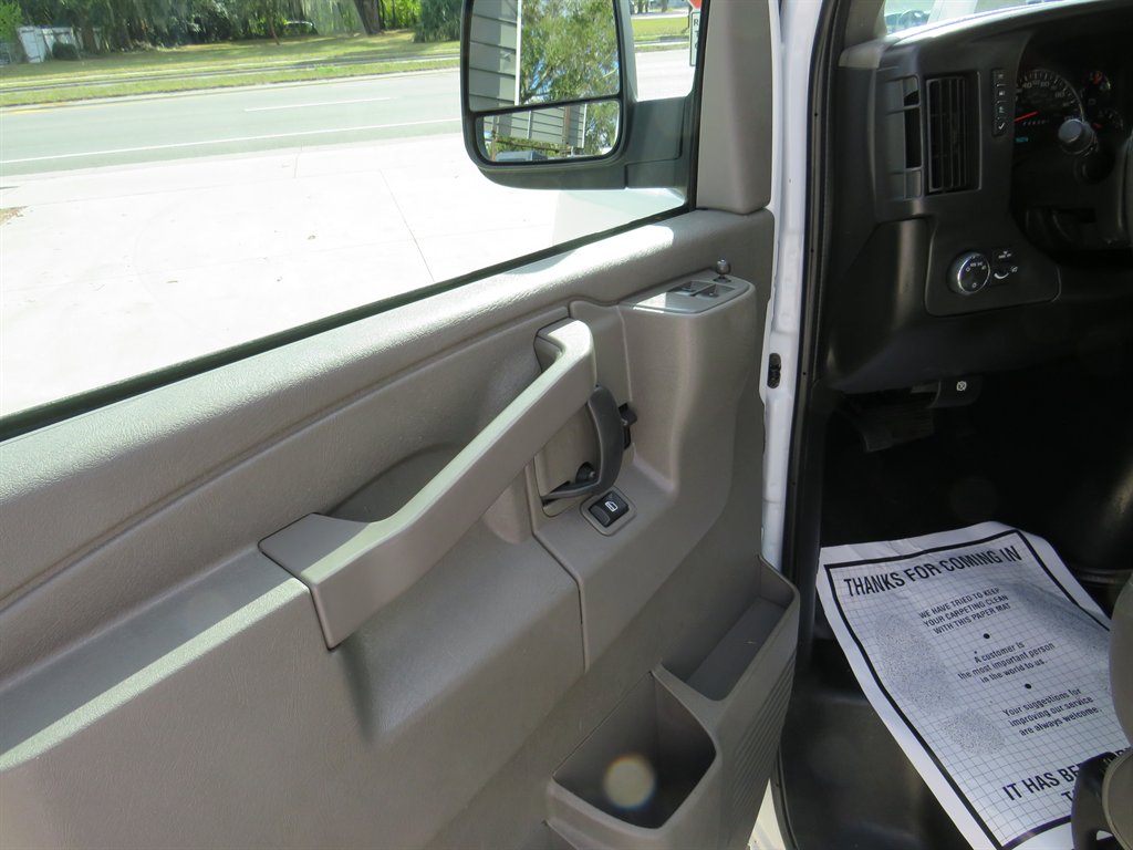 2024 Chevrolet Express Passenger LS - Photo 10