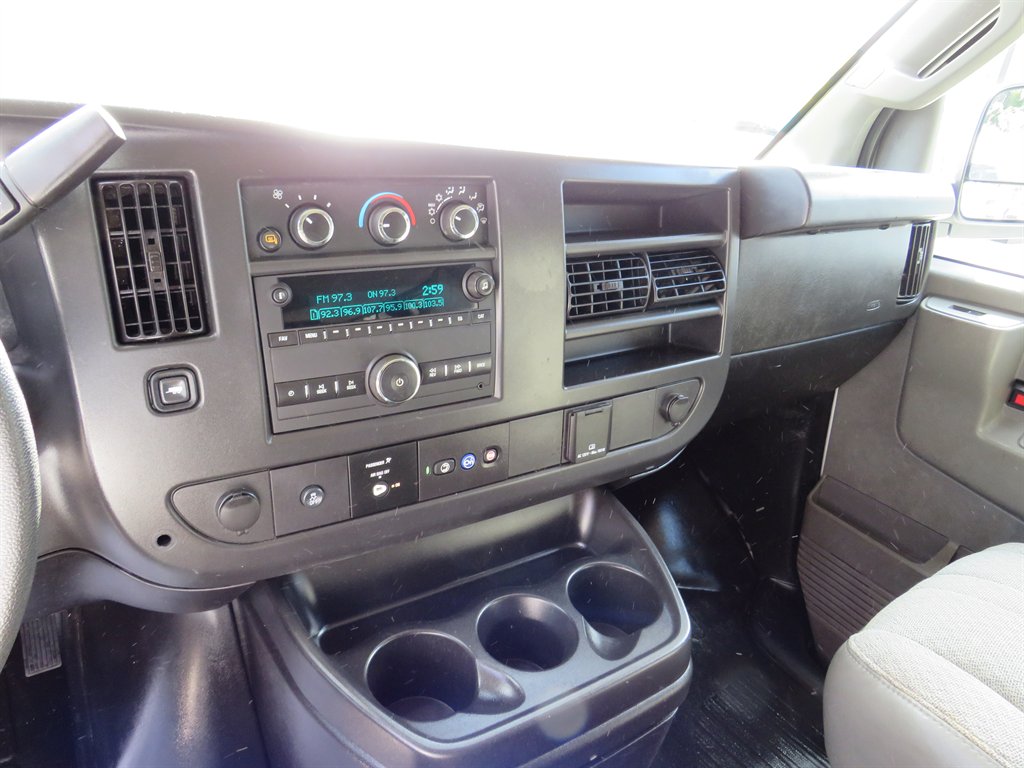2024 Chevrolet Express Passenger LS - Photo 6