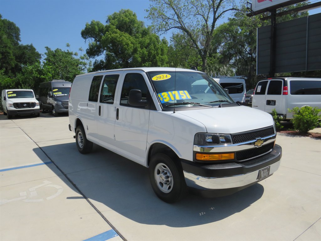 2024 Chevrolet Express 2500 Work Van HD's photo